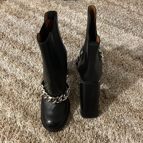 fixer opportunity Givenchy Chain Link Booties! - Picture 1 of 13